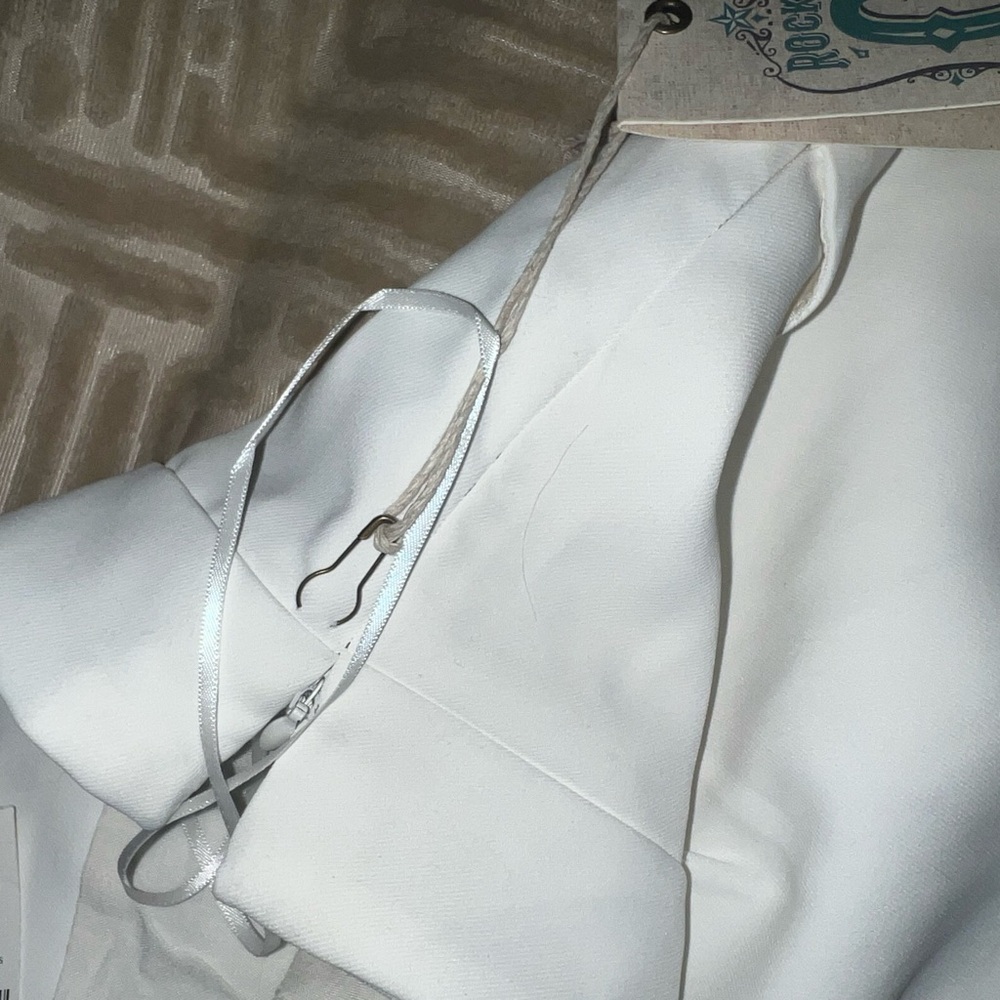 Brand new Rockin C High-Waist White Pull-On Women's Shorts zip on side #221 - Picture 5 of 5